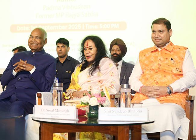 Zigzag to clarity: Sonal Mansingh’s dance of life captivates Delhi