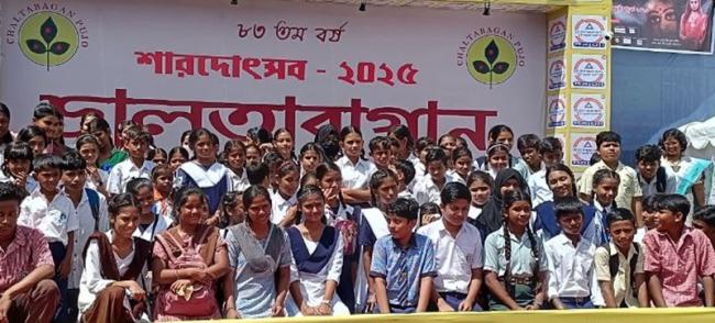 Education For All (EFA) supports marginalized children with books and kits at Chaltabagan Durga Puja in Kolkata. Photo: EFA