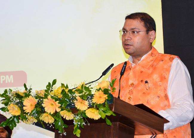 Sundeep Bhutoria delivering his speech