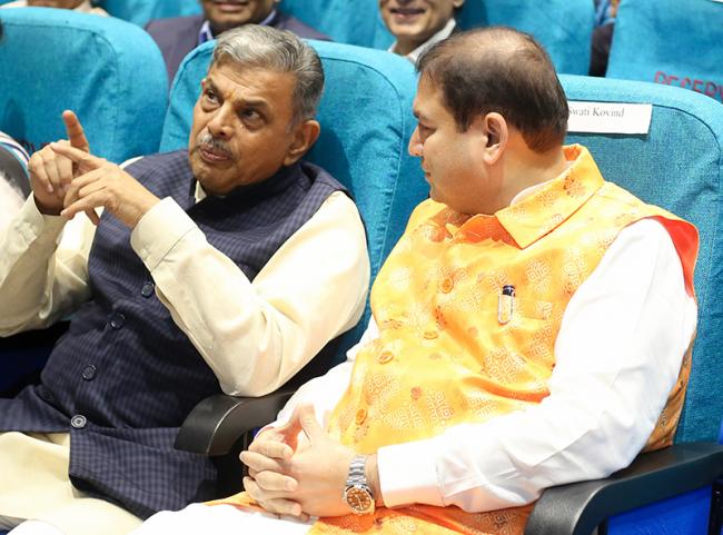 Dattatreya Hosalbe with Sundeep Bhutoria