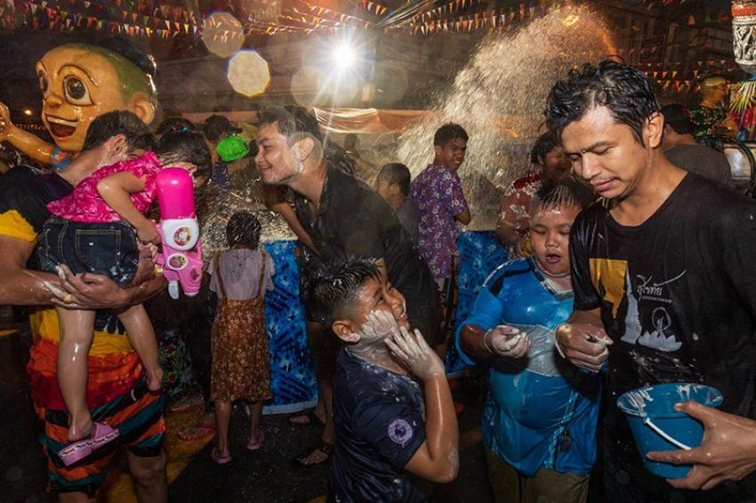 Thai citizens may get paid by government to travel within the country