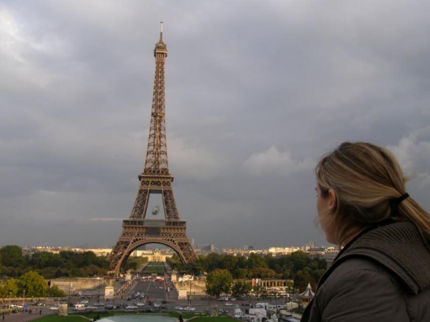 Eiffel Tower remains closed amid strikes, sparking demolition rumours