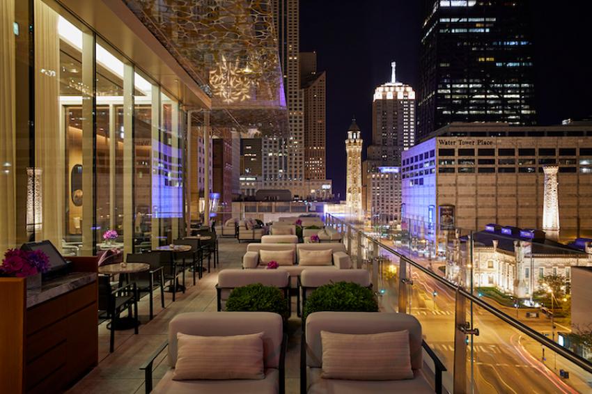 Z Bar presents beautiful city views. 