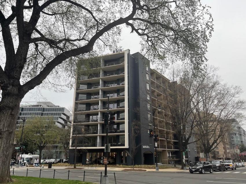 AKA Washington DC Circle is conveniently located. Photo: Sujoy Dhar